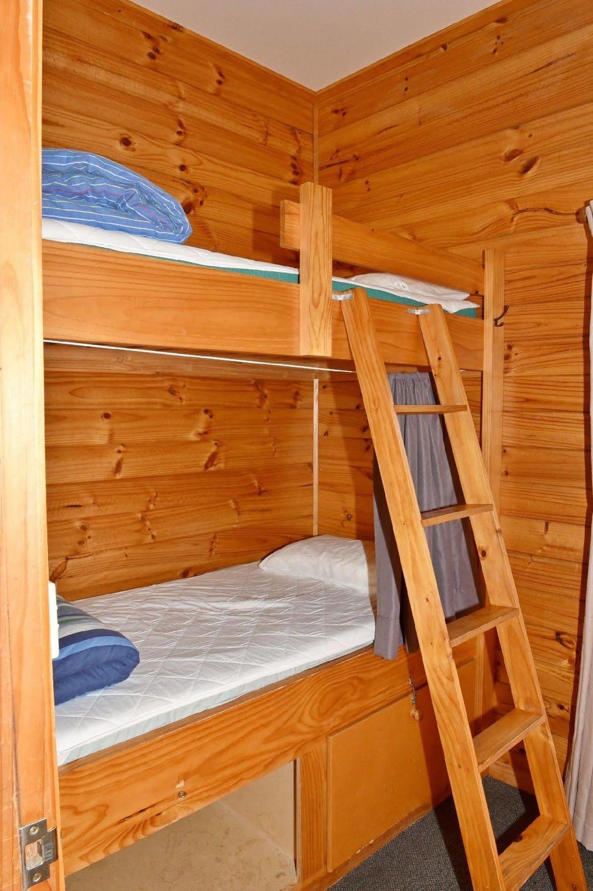 Хостел Bicheno Backpackers Экстерьер фото